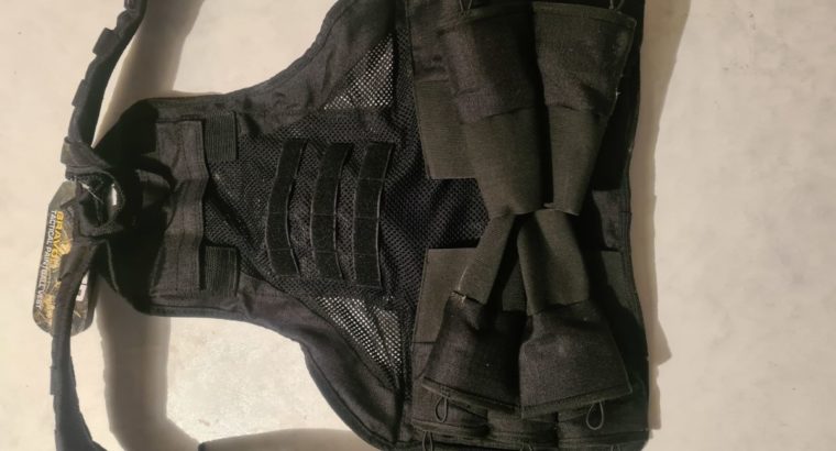 Tactical Weste mit integriertem Battelpack