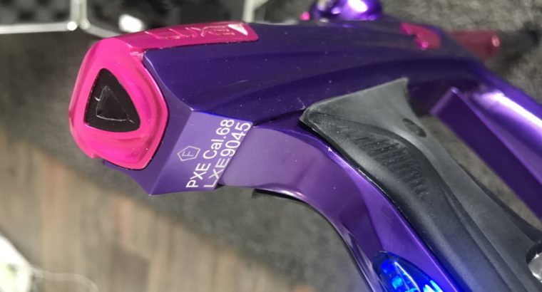 Luxe Paintball Markiere PXE Cal.68 LXE9045 gebraucht aber sehr guter Zustand funktioniert einwandfrei mit Zubehör siehe Fotos viel muss ich nicht erzählen wer Ahnung hat weiss was so ein Markierer kann und was er kostet Paypal oder Abholung vor Ort möglich Artikelstandort Bochum für weitere Fragen bitte schreiben Danke LG