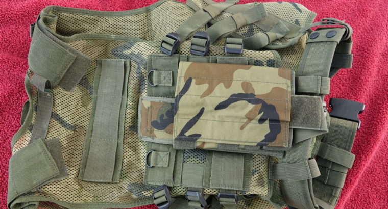 UTG CAMO PAINTBALL TACTICAL SCENARIO ARMOR VEST UTG Sport Deluxe Multifunctional Tactical Vest, Woodland Camo