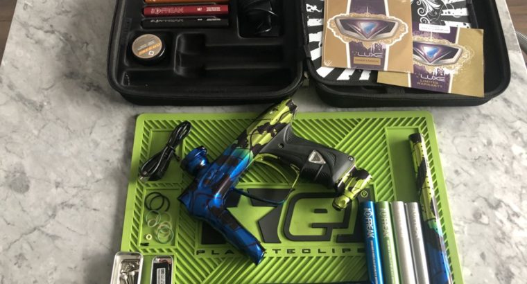 DLX Luxe OLED Splash blau / grün inkl. passendem Virtue Spire 260