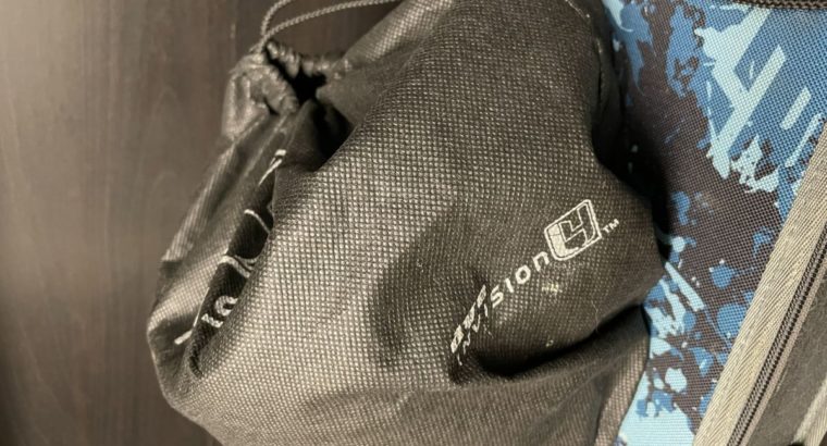 Biete meine Dye I4 Maske zum Verkauf an. Oktober 2021 gekauft, 5 Spieltage hinter sich.