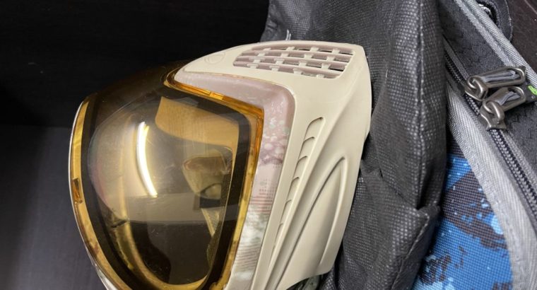 Biete meine Dye I4 Maske zum Verkauf an. Oktober 2021 gekauft, 5 Spieltage hinter sich.