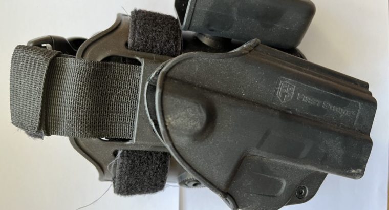 First Strike FSC Compact Pistole mit Zubehör