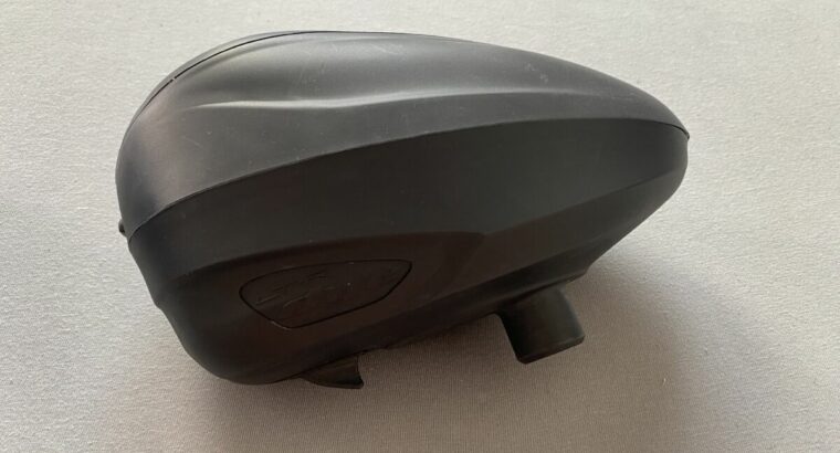 Dye DSR Schwarz mit Carbonflasche und Dye LT-R Hopper