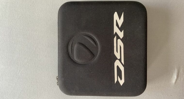 Dye DSR Schwarz mit Carbonflasche und Dye LT-R Hopper