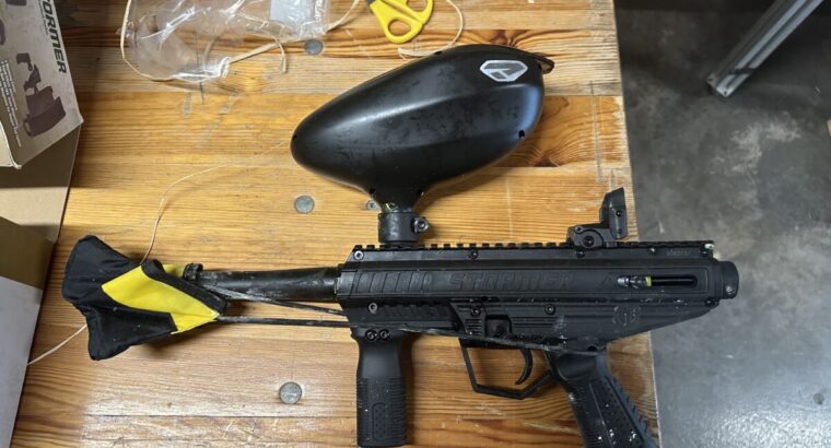 Tippmann Stormer Elite DualFed schwarz und Paintball Maske Carbon OPR Thermal schwarz