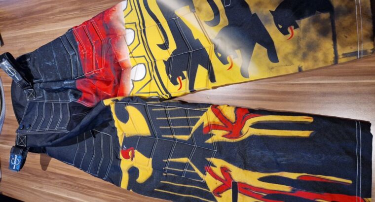 2 Hosen, Jersey, Halsschutz, Mütze und Battle Pack