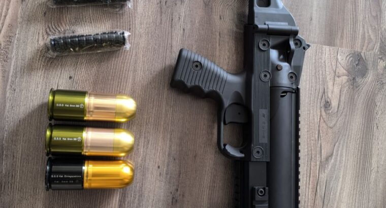 GL-06 Granatenwerfer mit 3x 40 mm Hülsen