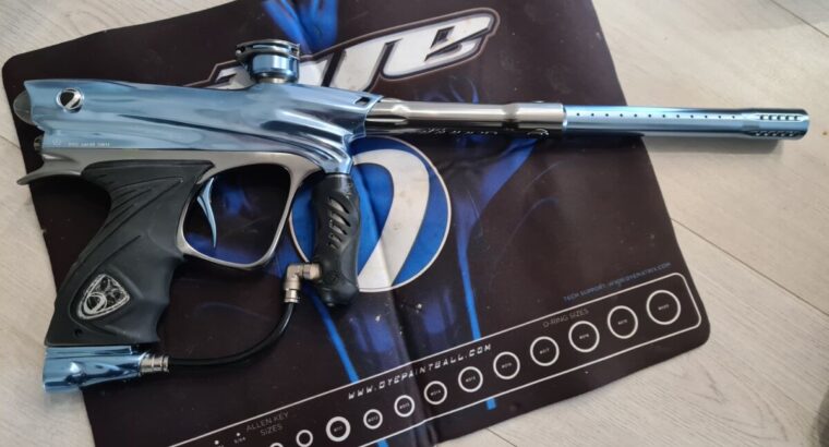 Dye DM11