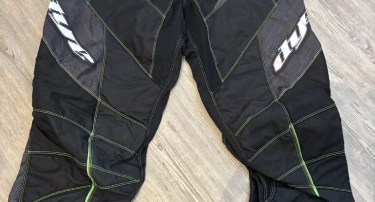 Komplette Paintballausrüstung mit Markierer und vielem mehr!