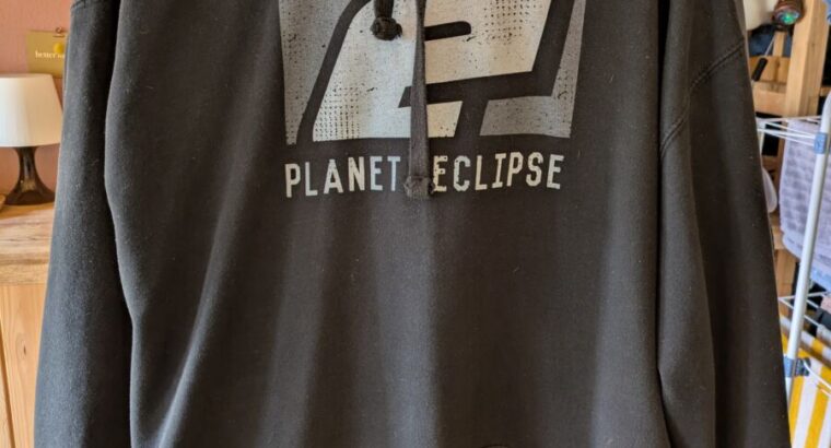 4x Planet Eclipse Kleidung – Hoodie & Windbreaker – XL/XXL