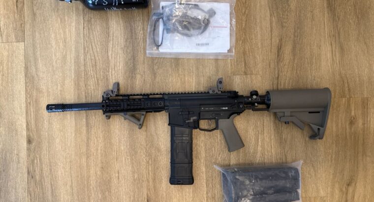 Rap4 468 Elite Mag-Fed Paintball Markierer mit Noveske Handguard, DMAG & Butt Stock Kit