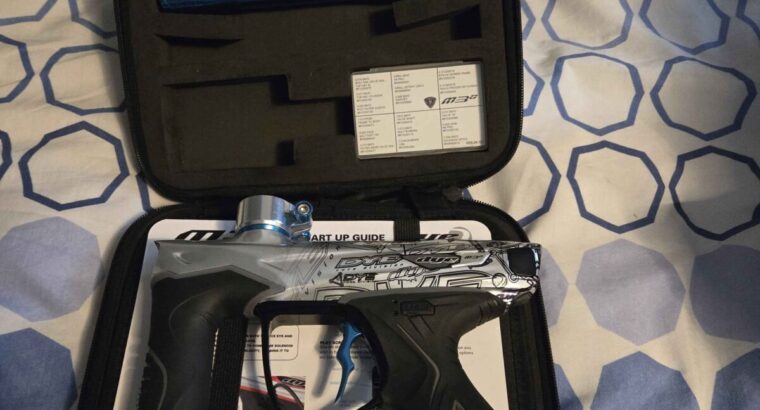 Dye M3+ mit Tank und Hopper