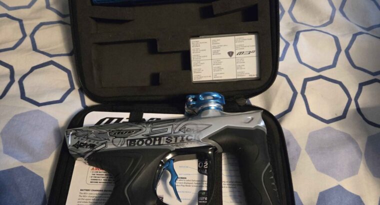 Dye M3+ mit Tank und Hopper