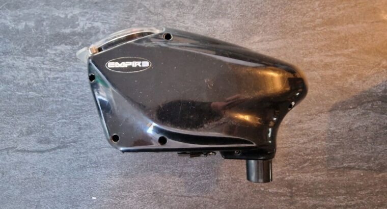 Dye Rize CZR Paintball Makierer Red Cal 68 + 0.8l Tank + Empire Hopper