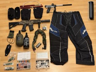 Paket mit Markierern, Zubehör und Spielerkleidung