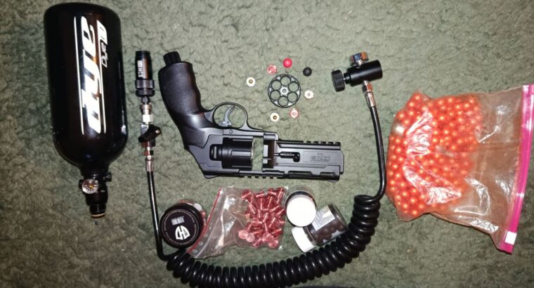 RAM Waffen Set komplett, Handgranaten 6 STK, Schießen mit co2 oder Druckluftflasche 1 l Manometer , 2 Adapter, Schulterhalfter, 3 Trommel,10 Pfefferbols , Glasbreaker/Bonebreaker, , 1 Winshester Bowie und Wieder verwendbare Zündervorichtung für co2 Granaten