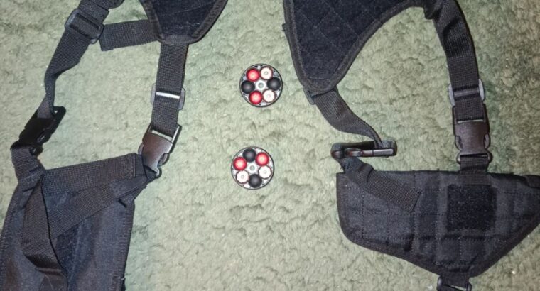 RAM Waffen Set komplett, Handgranaten 6 STK, Schießen mit co2 oder Druckluftflasche 1 l Manometer , 2 Adapter, Schulterhalfter, 3 Trommel,10 Pfefferbols , Glasbreaker/Bonebreaker, , 1 Winshester Bowie und Wieder verwendbare Zündervorichtung für co2 Granaten