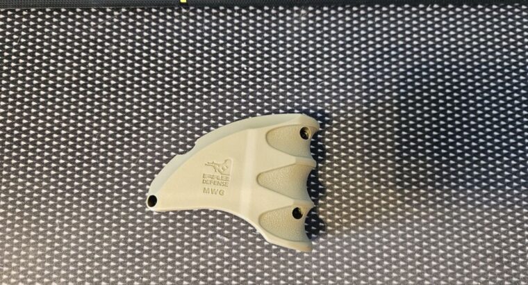 FAB DEFENSE MWG T MAG WELL GRIFF MAGAZIN M16 / M4 / AR-15 NEU