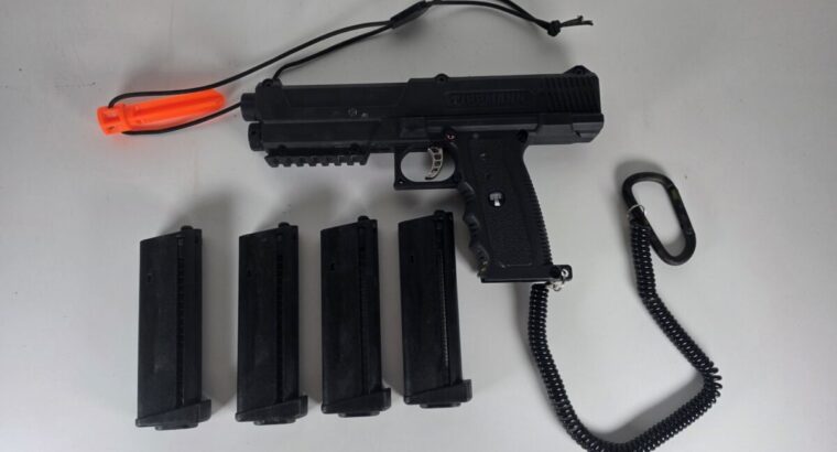 Tippmann TPX Paintball-Pistole mit 4 Magazinen und Koffer