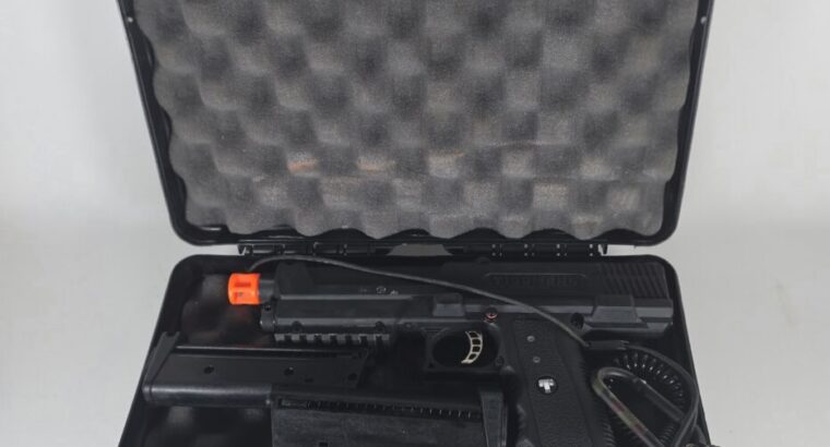 Tippmann TPX Paintball-Pistole mit 4 Magazinen und Koffer