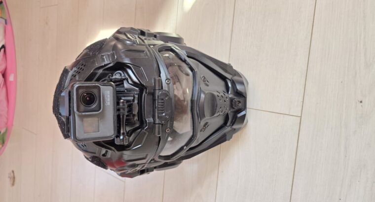 Tactical helm mit lautsprecher und microphone