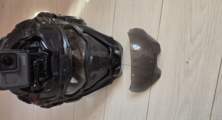 Tactical helm mit lautsprecher und microphone