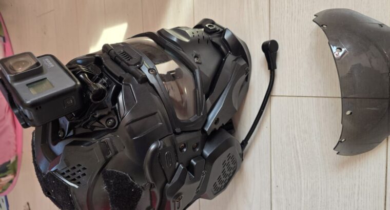 Tactical helm mit lautsprecher und microphone