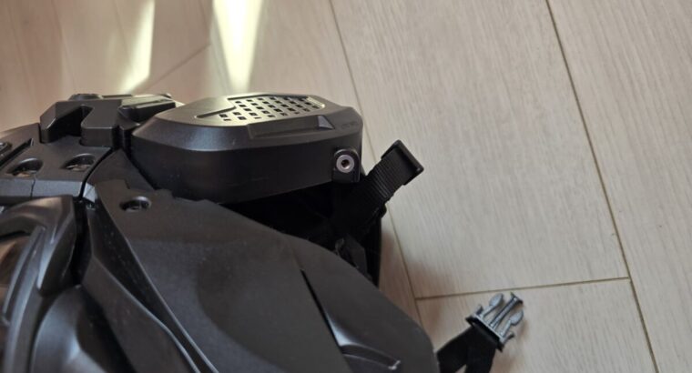 Tactical helm mit lautsprecher und microphone